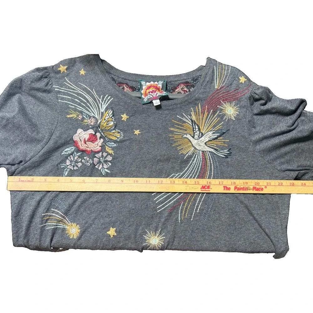 Johnny Was Selah Cuffed Puff Long Tee Gray Crew Floral Embroidery Shirt Large